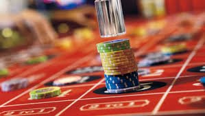 Simbol reward dan cashback dalam antarmuka slot 2d